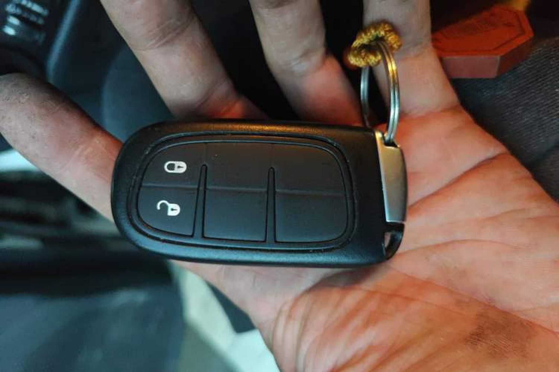 Used Jeep Cherokee 2016 2.4L Leading Edition Vehicle Key