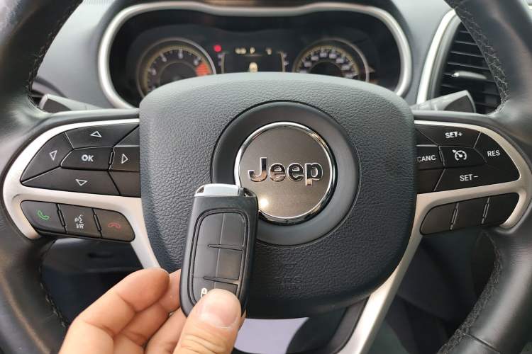 Used Jeep Cherokee 2016 2.4L Professional Edition Vehicle Key