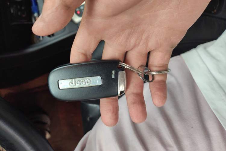 Used Jeep Cherokee 2016 2.0L Superior Edition Vehicle Key
