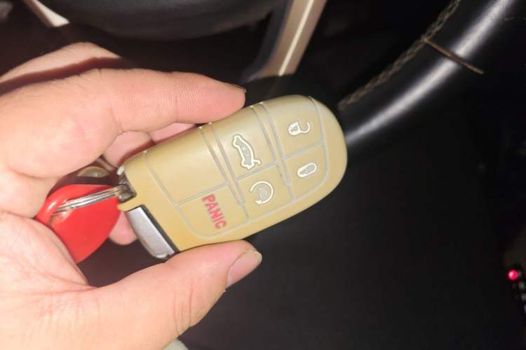 Used Jeep Cherokee 2016 2.0L Superior Edition Vehicle Key
