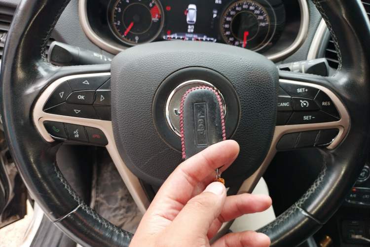 Used Jeep Cherokee 2016 2.0L Superior Edition Vehicle Key