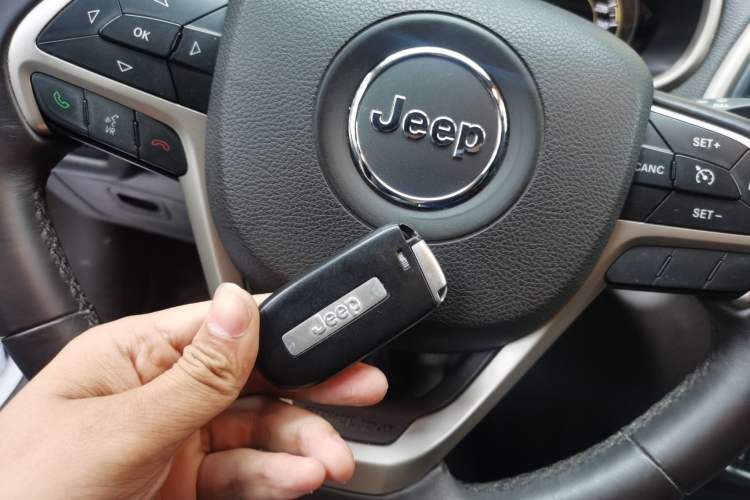 Used Jeep Cherokee 2016 2.0L Superior Edition Vehicle Key