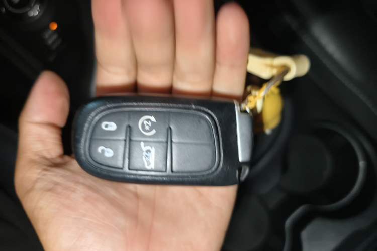 Used Jeep Cherokee 2016 2.4L Superior Edition Vehicle Key