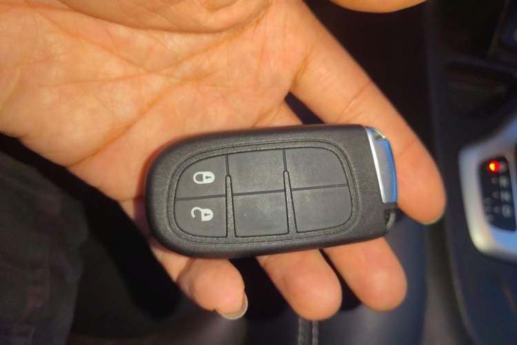 Used Jeep Cherokee 2016 2.4L Leading Edition Vehicle Key