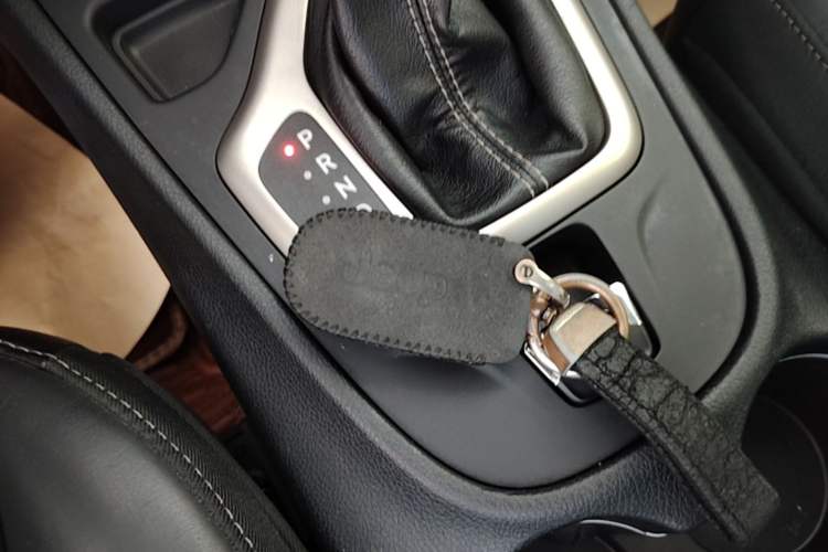 Used Jeep Cherokee 2016 2.0L Superior Edition Vehicle Key