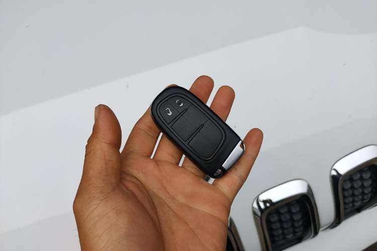Used Jeep Cherokee 2016 2.0L Leading Edition Vehicle Key