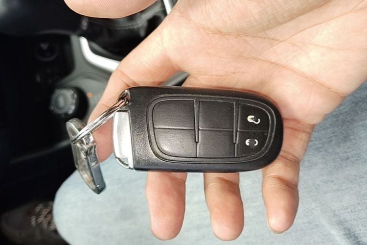 Used Jeep Cherokee 2016 2.4L Professional Smart Version Vehicle Key
