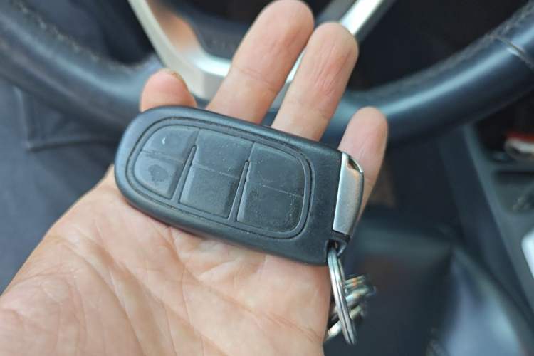 Used Jeep Cherokee 2016 2.4L Leading Edition Vehicle Key