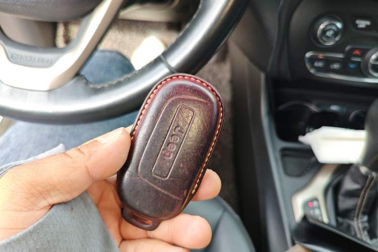 Used Jeep Cherokee 2016 2.0L Superior Edition Vehicle Key