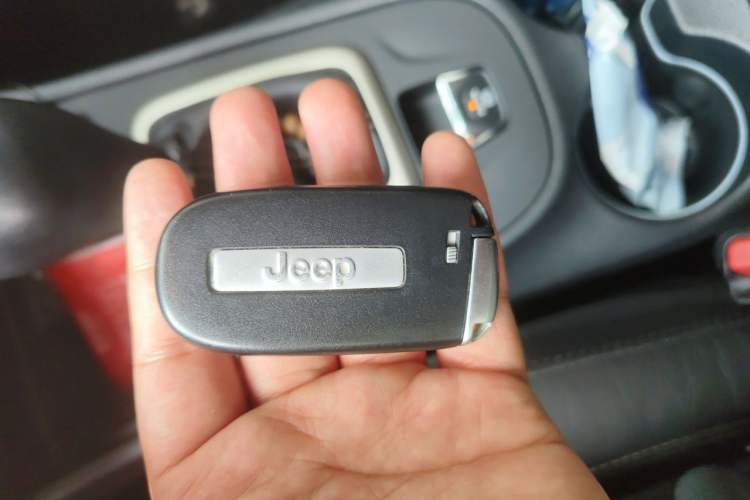Used Jeep Cherokee 2016 2.0L Superior Edition Vehicle Key