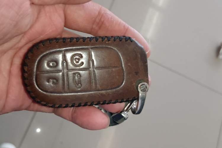 Used Jeep Cherokee 2016 2.0L Superior Edition Vehicle Key