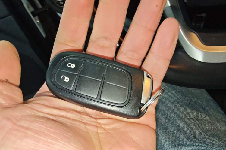 Used Jeep Cherokee 2016 2.4L Leading Edition Vehicle Key
