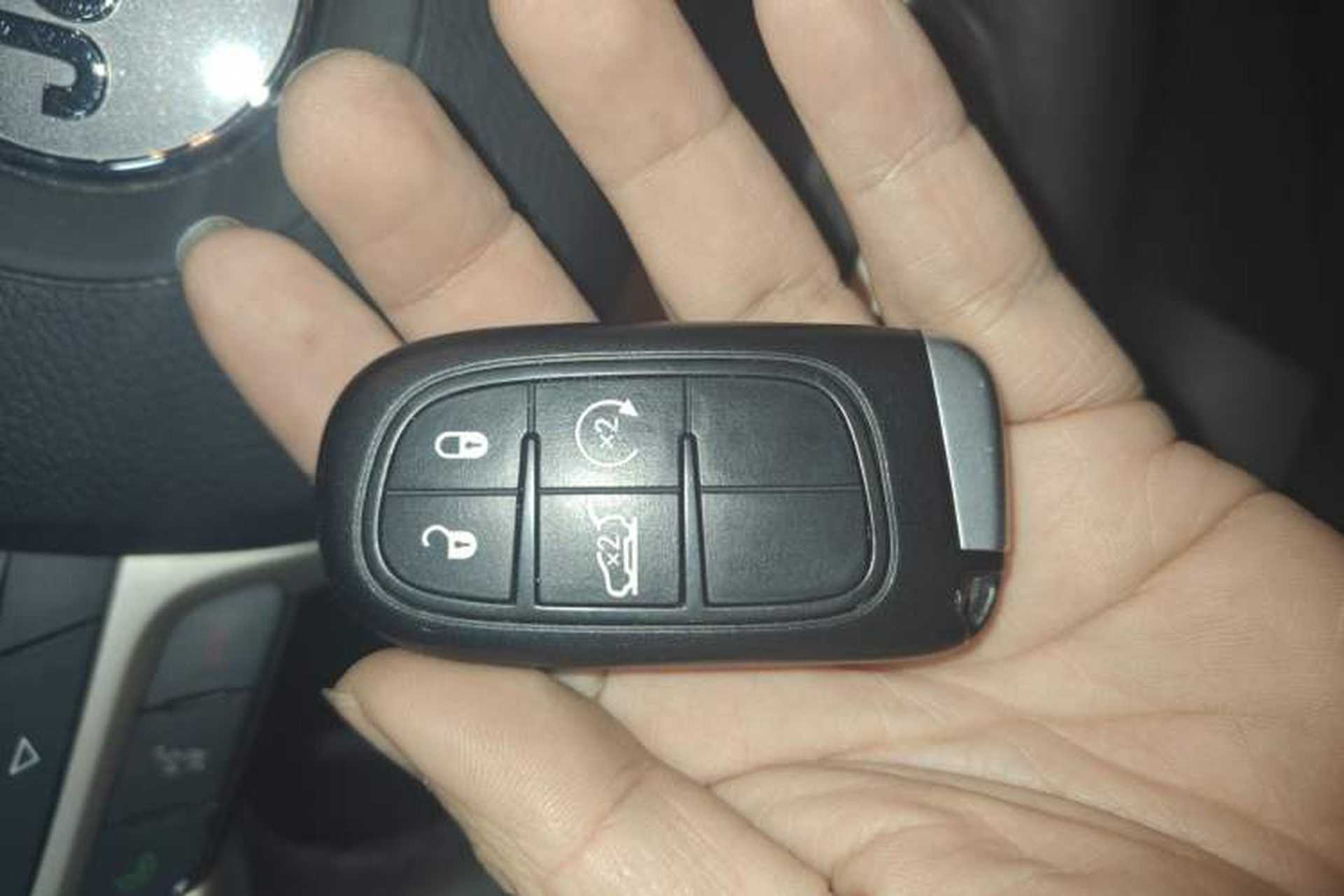 Used Jeep Cherokee 2016 2.4L Leading Edition Vehicle Key