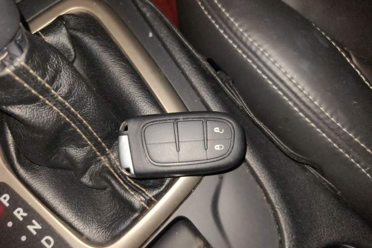 Used Jeep Cherokee 2016 2.0L Superior Edition Vehicle Key