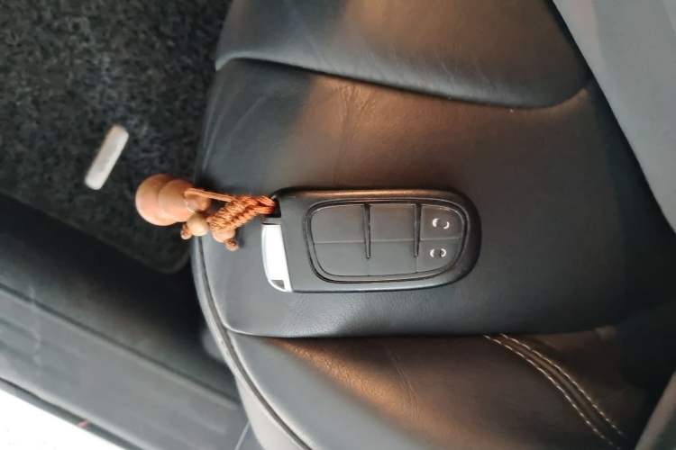 Used Jeep Cherokee 2016 2.0L Superior Edition Vehicle Key