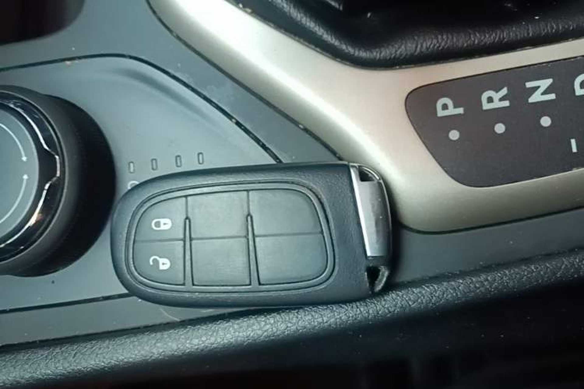 Used Jeep Cherokee 2016 2.4L Professional Smart Version Vehicle Key