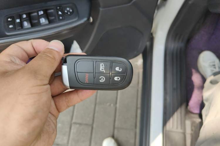 Used Jeep Cherokee 2016 2.0L Superior Edition Vehicle Key
