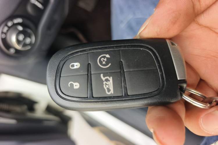 Used Jeep Cherokee 2016 2.4L All-in-One Edition Vehicle Key
