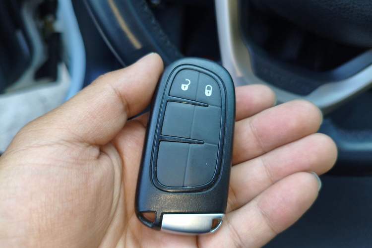 Used Jeep Cherokee 2016 2.4L Leading Edition Vehicle Key