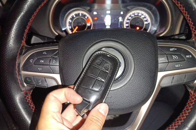 Used Jeep Cherokee 2016 2.0L Superior Edition Vehicle Key