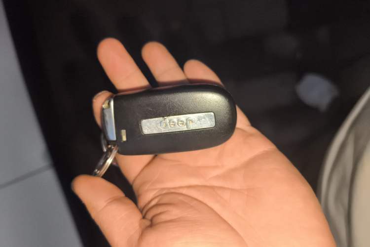 Used Jeep Cherokee 2016 2.0L Smart Version Vehicle Key