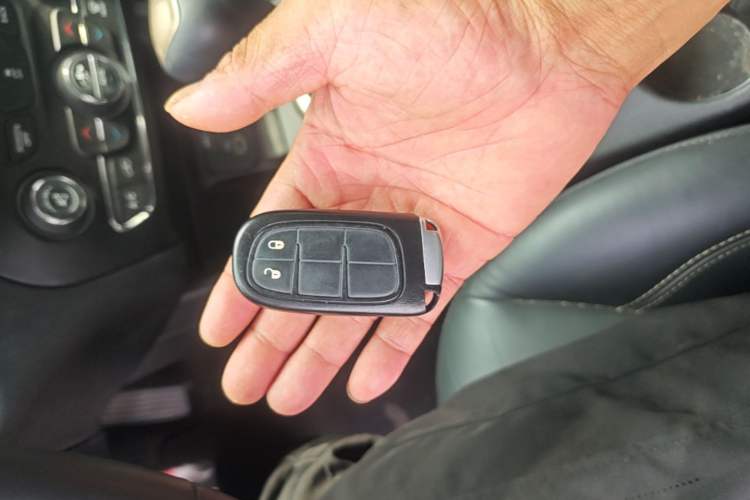 Used Jeep Cherokee 2016 2.0L Superior Edition Vehicle Key