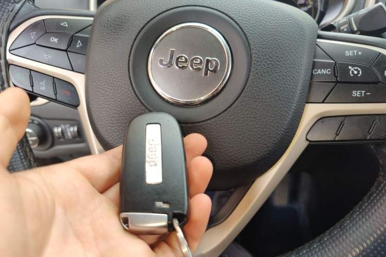Used Jeep Cherokee 2016 2.4L Leading Edition Vehicle Key