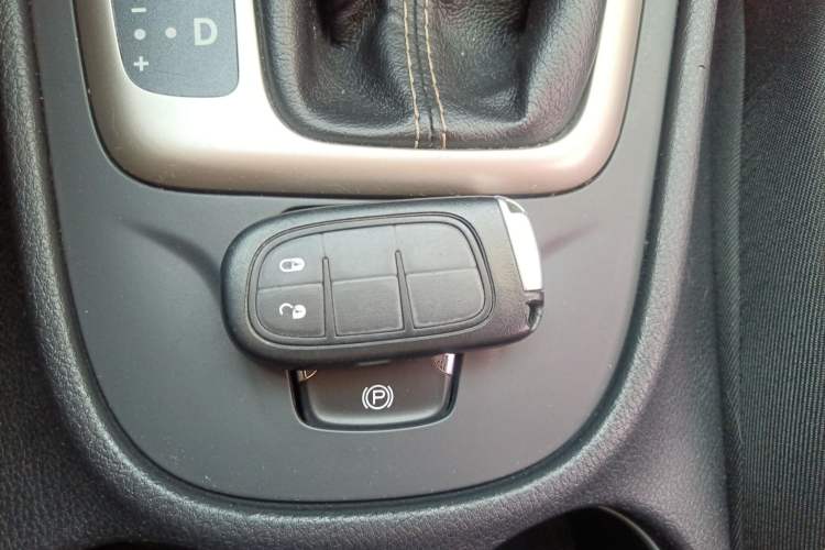 Used Jeep Cherokee 2016 2.0L Superior Edition Vehicle Key