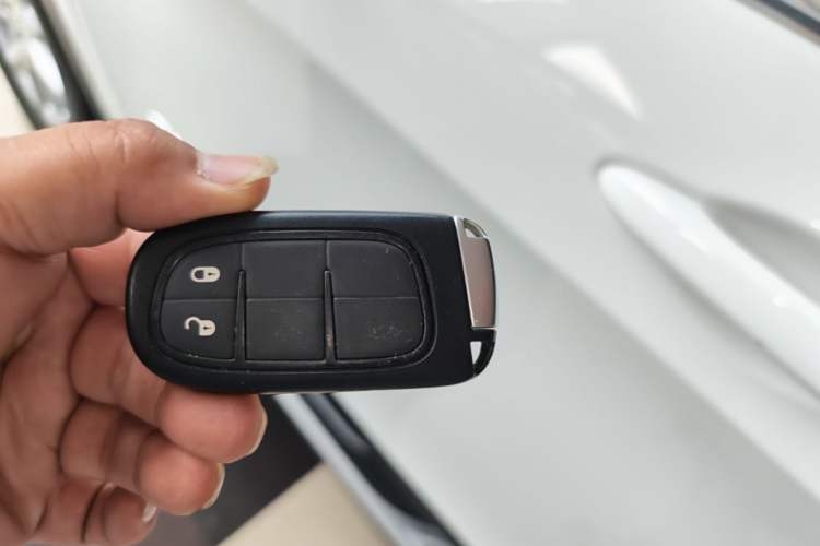 Used Jeep Cherokee 2016 2.4L Professional Edition Vehicle Key
