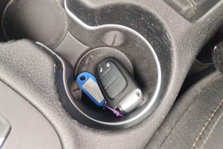 Used Jeep Cherokee 2016 2.0L Superior Edition Vehicle Key
