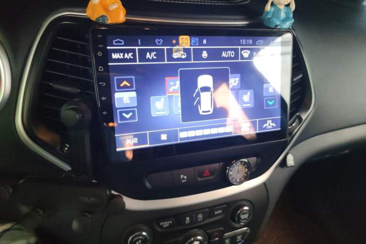 Used Jeep Cherokee 2016 2.4L Leading Edition Audio And AC Panel