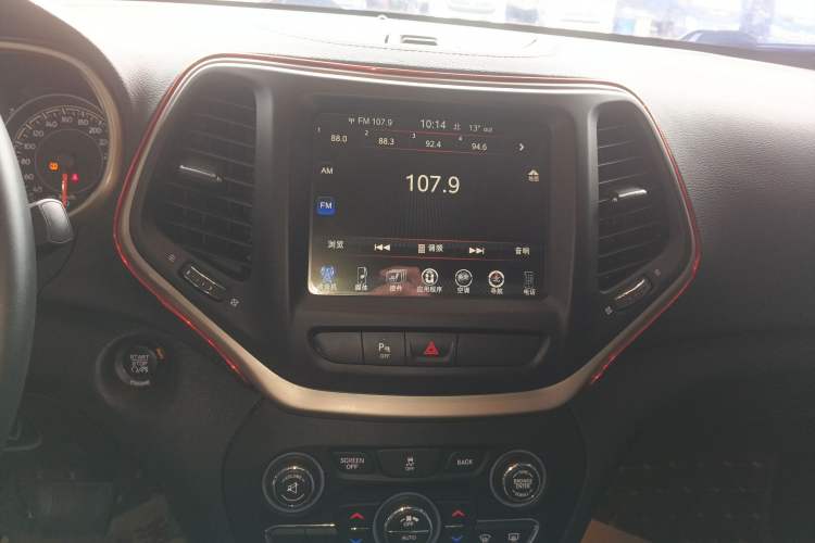 Used Jeep Cherokee 2016 2.0L Superior Edition Audio And AC Panel