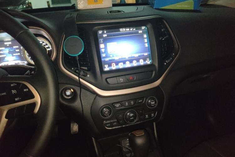 Used Jeep Cherokee 2016 2.4L Leading Smart Version Audio And AC Panel