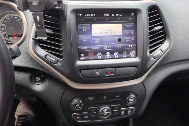Used Jeep Cherokee 2016 2.0L Superior Edition Audio And AC Panel