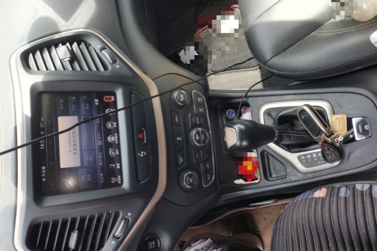 Used Jeep Cherokee 2016 2.0L Superior Edition Audio And AC Panel