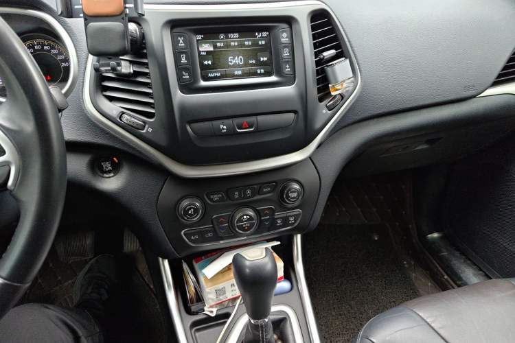 Used Jeep Cherokee 2016 2.4L Leading Edition Audio And AC Panel