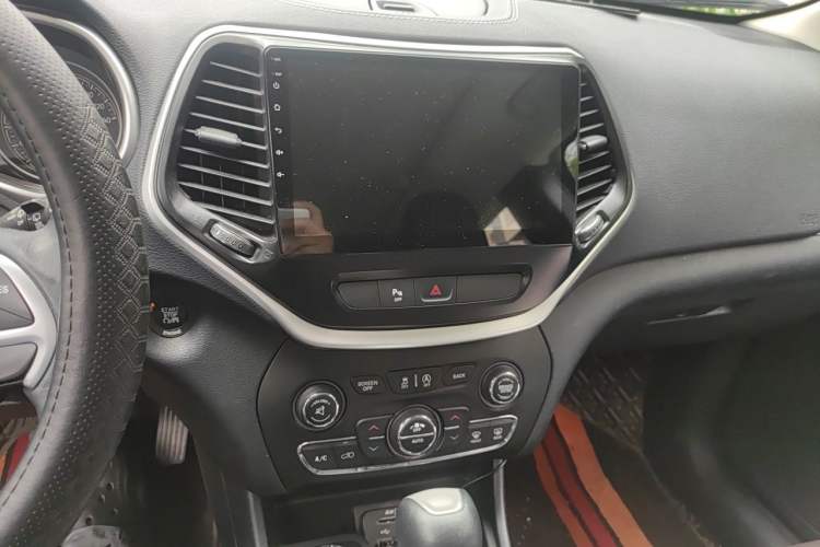 Used Jeep Cherokee 2016 2.4L Professional Smart Version Audio And AC Panel