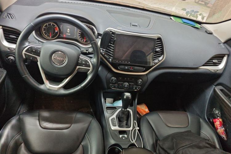 Used Jeep Cherokee 2016 2.4L Leading Edition Center Console