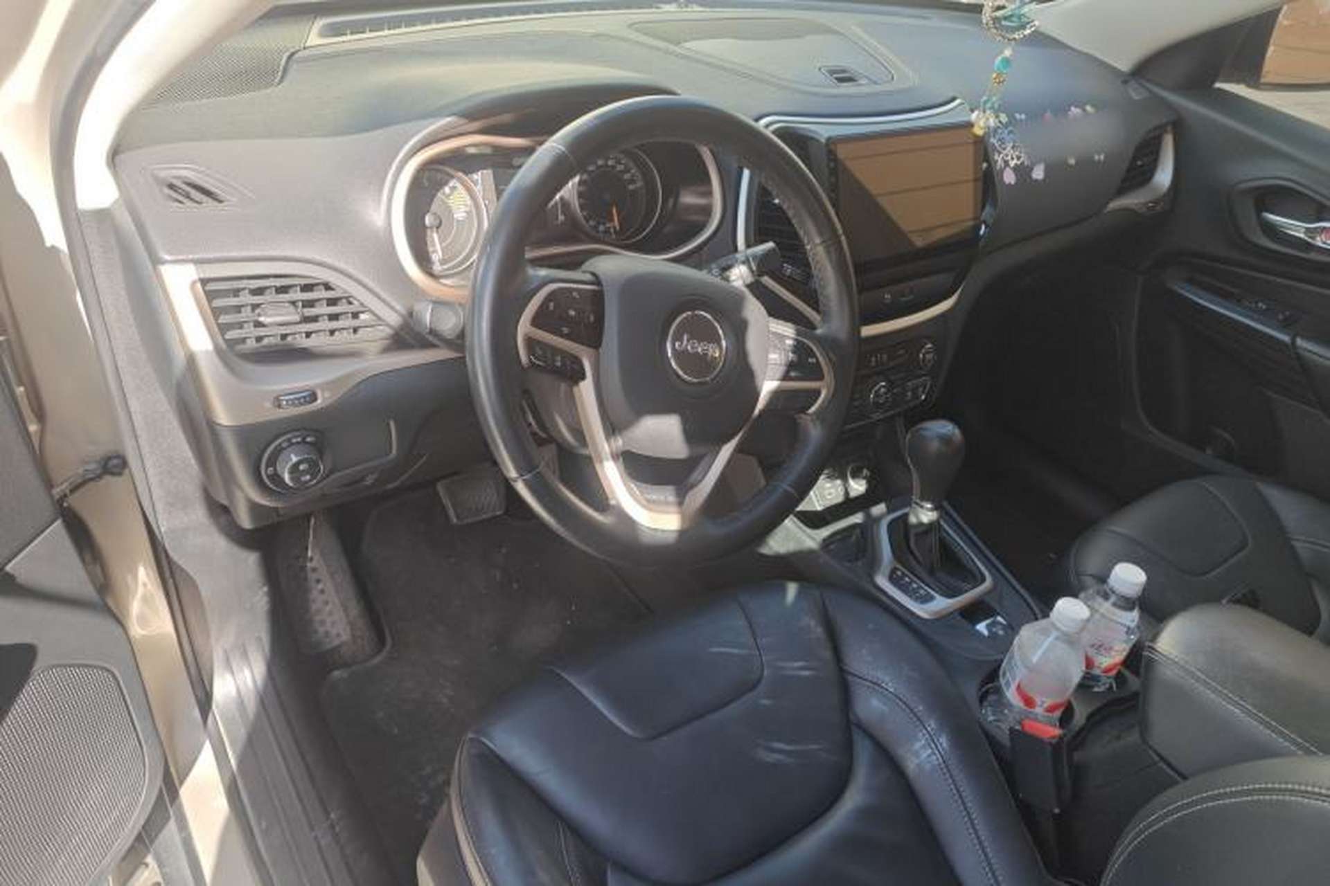 Used Jeep Cherokee 2016 2.4L Leading Edition Center Console