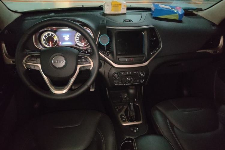 Used Jeep Cherokee 2016 2.4L Leading Smart Version Center Console