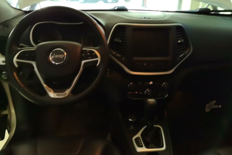 Used Jeep Cherokee 2016 2.4L Professional Smart Version Center Console