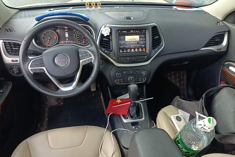 Used Jeep Cherokee 2016 2.0L Superior Edition Center Console