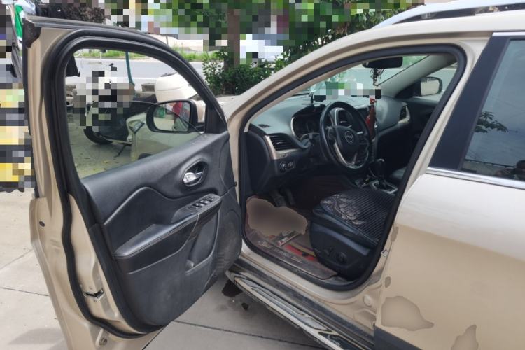 Used Jeep Cherokee 2016 2.0L Superior Edition Driver Seat