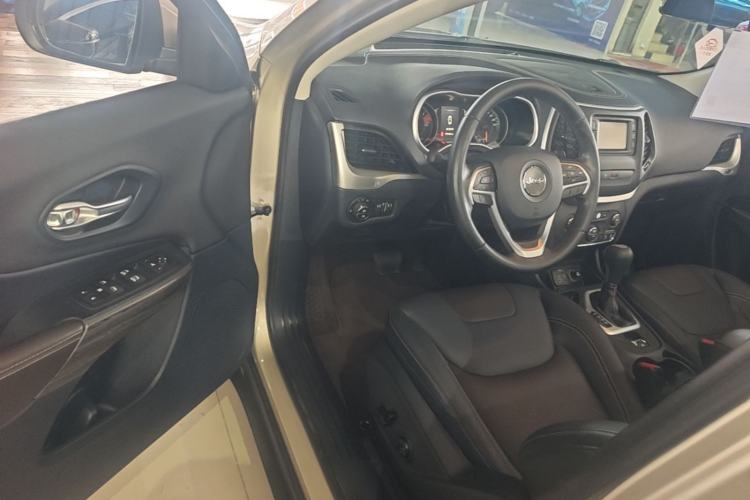 Used Jeep Cherokee 2016 2.4L Leading Edition Driver Seat