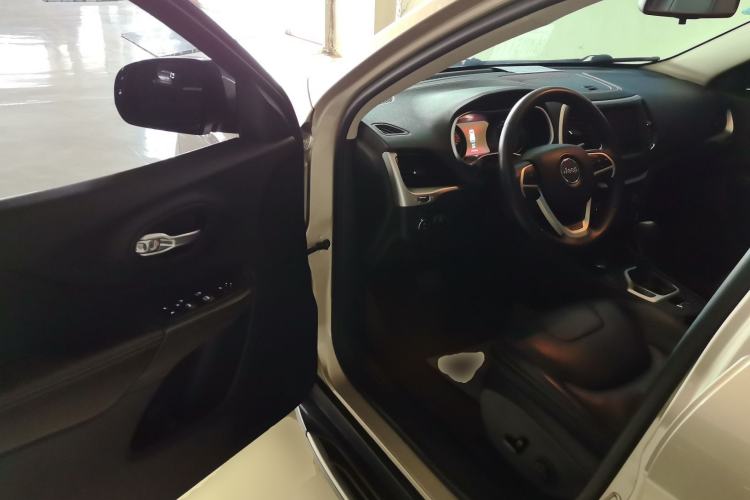 Used Jeep Cherokee 2016 2.4L Professional Smart Version Driver Seat