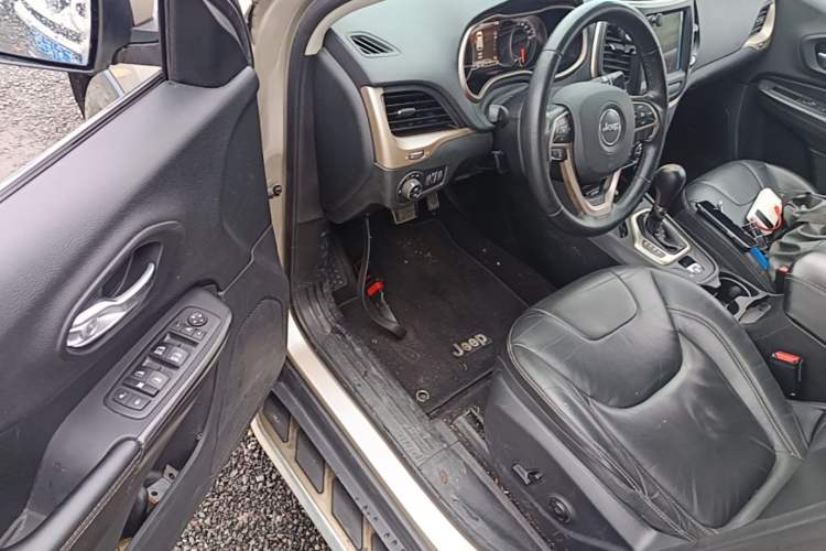 Used Jeep Cherokee 2016 2.4L Leading Smart Version Driver Seat