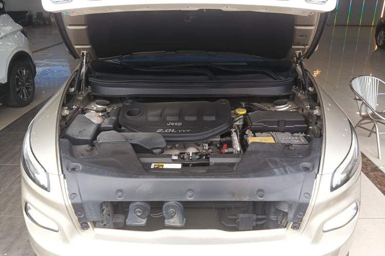 Used Jeep Cherokee 2016 2.0L Superior Edition Engine Bay