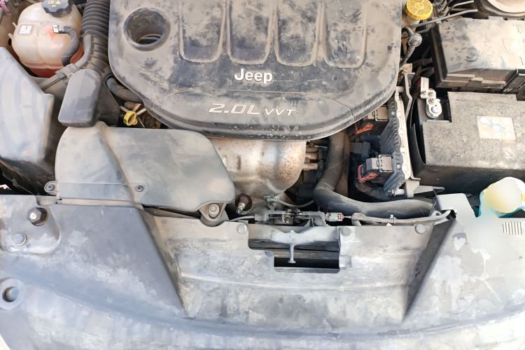 Used Jeep Cherokee 2016 2.0L Superior Edition Engine Bay