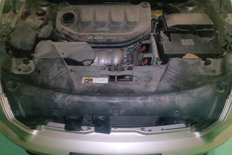 Used Jeep Cherokee 2016 2.0L Superior Edition Engine Bay