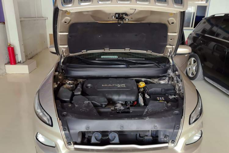Used Jeep Cherokee 2016 2.4L Professional Smart Version Engine Bay
